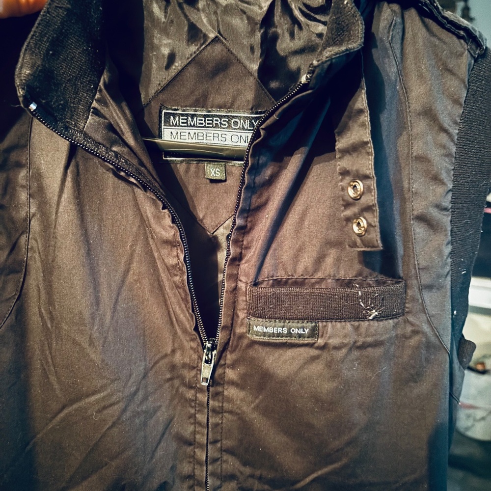 Member’s Only Vest - Picture 2 of 4